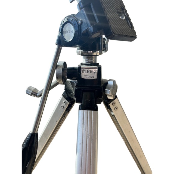 Vintage Deluxe Goldcrest 773LS Chrome Camera Tripod 50" - Picture 4 of 4